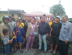 Ratusan Warga Jl. Serbaguna Pasar IV Desa Helvetia Melakukan Protes Dan Pemblokiran Jalan